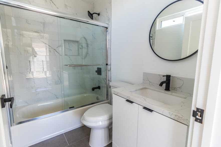 More Photos Of 4505 W 18th St, Los Angeles Multifamily For Sale