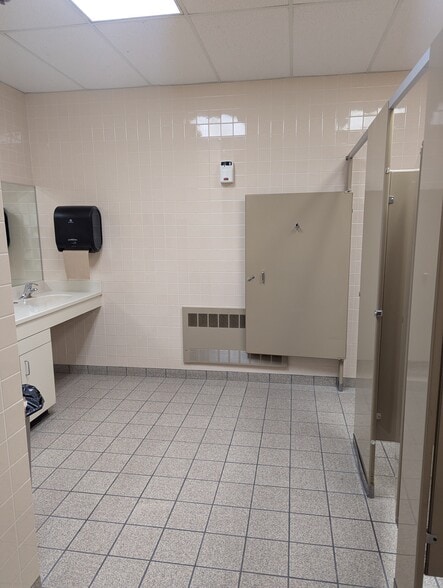 More Photos Of 6262 Cochran Rd, Solon Flex For Sale