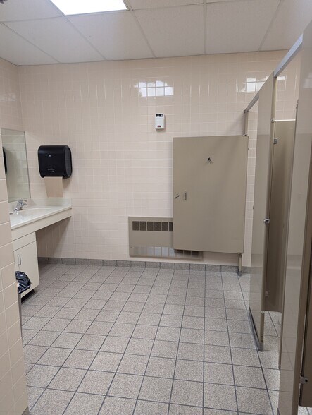 More Photos Of 6262 Cochran Rd, Solon Flex For Sale