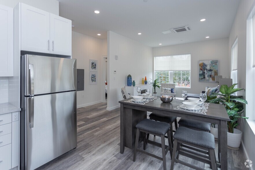 More Photos Of 1000 New York Ave, Huntington Station Apartments For Lease