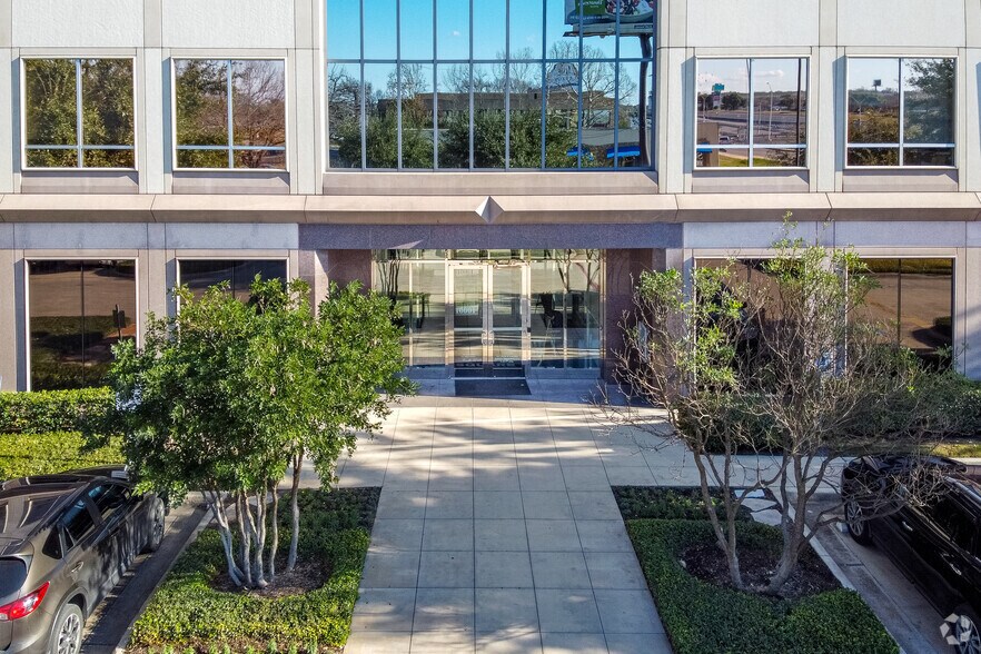 More Photos Of 10101 Reunion Pl, San Antonio Unknown For Lease