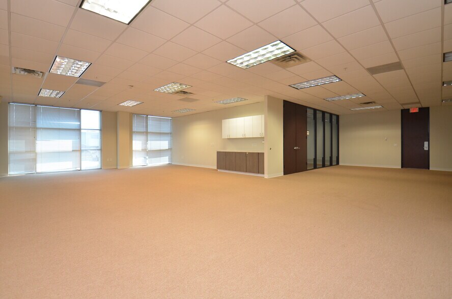 More Photos Of 7900 N Sam Houston Pky W, Houston Office For Lease
