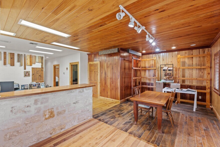 More Photos Of 2684 W US Highway 290, Fredericksburg Warehouse For Sale