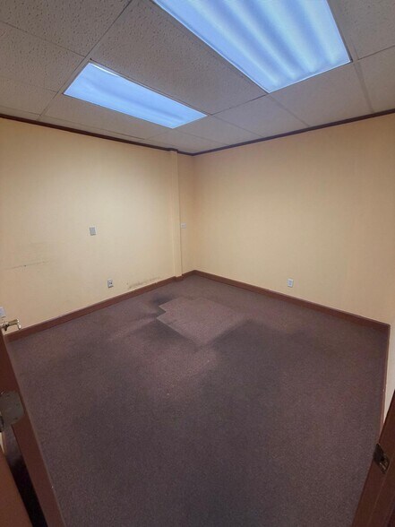 More Photos Of 11911-11913 Warfield St, San Antonio Warehouse For Sale