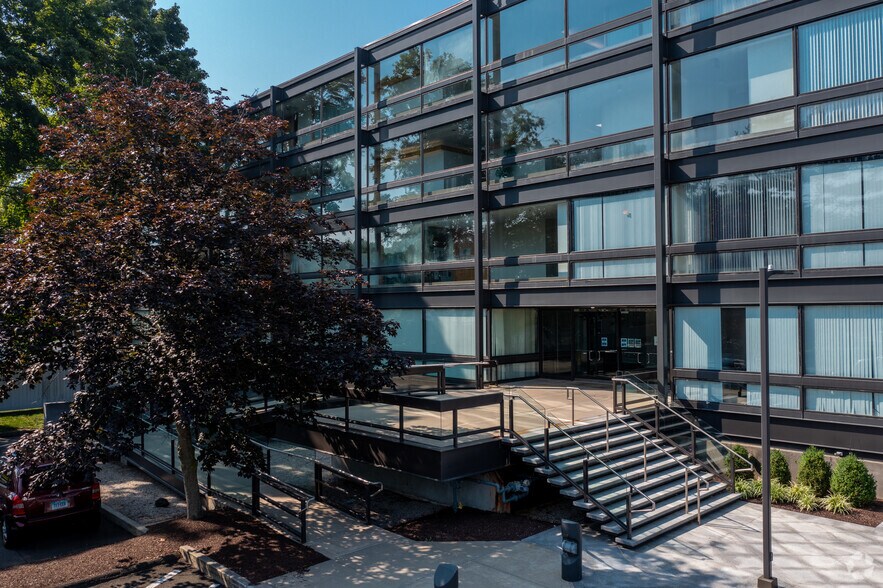 More Photos Of 127 Washington Ave, North Haven Unknown For Lease