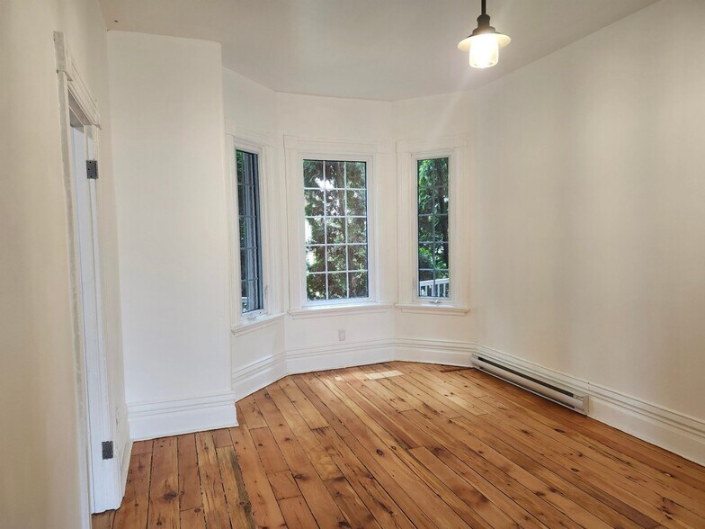 More Photos Of 301-307 Boul Du Havre, Salaberry-de-valleyfield Apartments For Sale