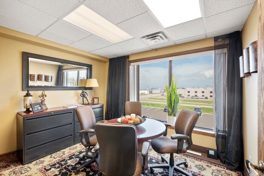 More Photos Of 2817 S Anthony Ln, Saint Anthony Office For Lease