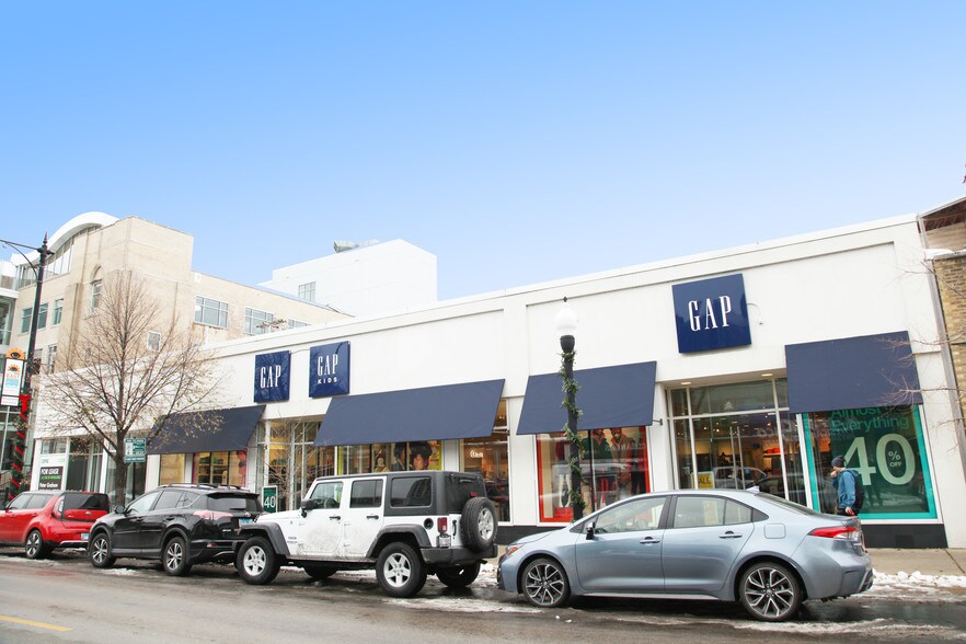 Primary Photo Of 3214-3218 N Broadway St, Chicago Storefront Retail Office For Lease