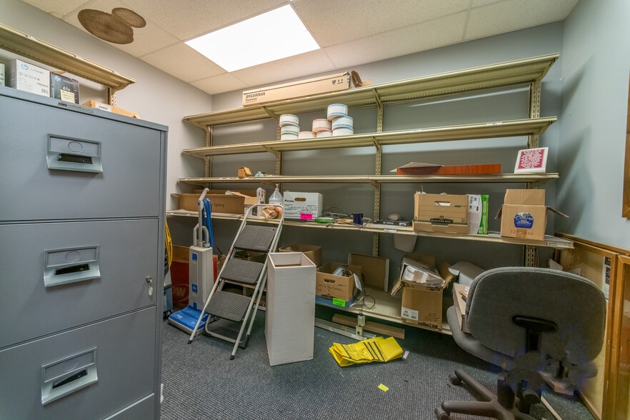 More Photos Of 100-106 S Main st, Ishpeming Bank For Sale