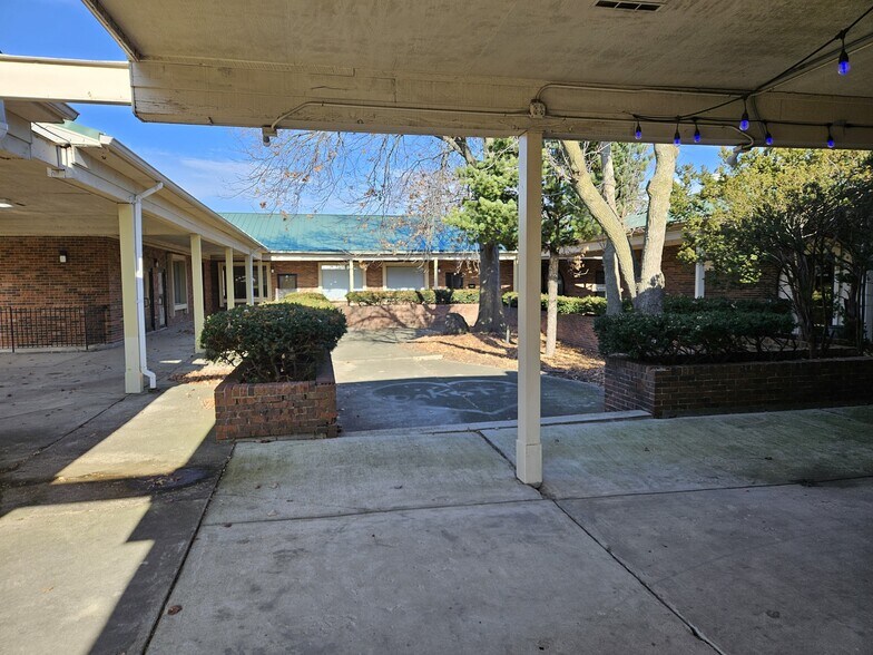 More Photos Of 5544 W 147th St, Oak Forest Unknown For Lease