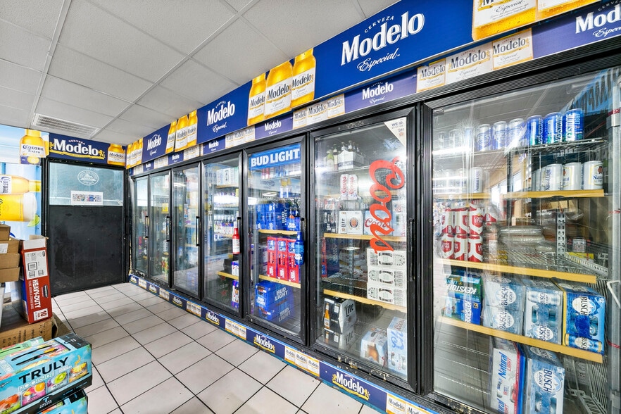 More Photos Of 103 Henderson St, Palacios Convenience Store For Sale