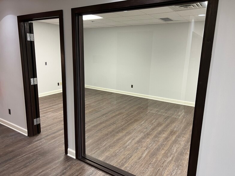 More Photos Of 401-411 S Old Woodward Ave, Birmingham Office Residential For Lease