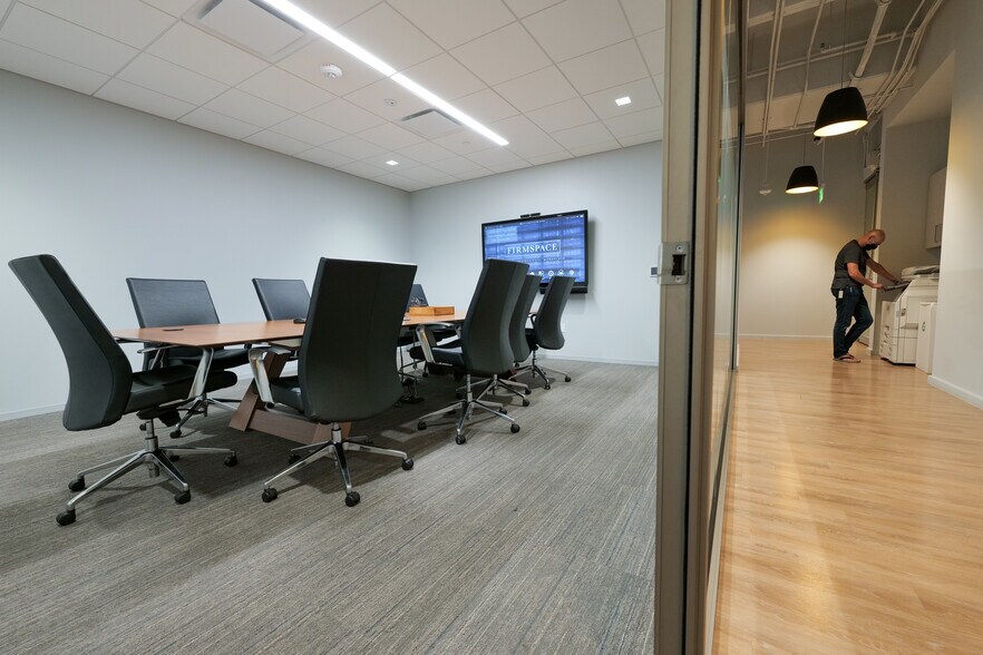 More Photos Of 500 W 2nd St, Austin Office For Lease