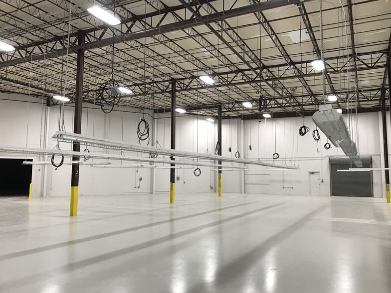 More Photos Of 822 James Record Rd, Huntsville Warehouse For Lease