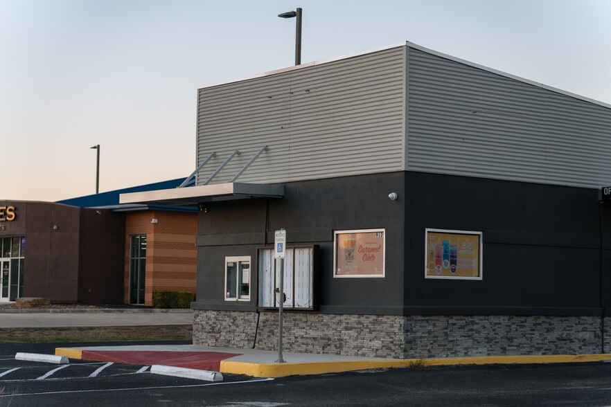 More Photos Of 9139 Grissom Rd, San Antonio General Retail For Lease