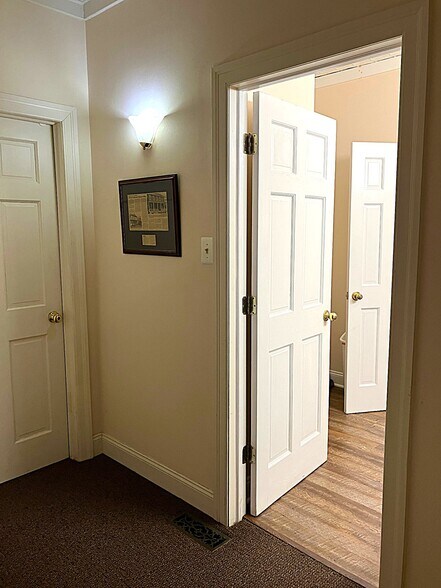 More Photos Of 56 Main St, Southampton Office For Lease