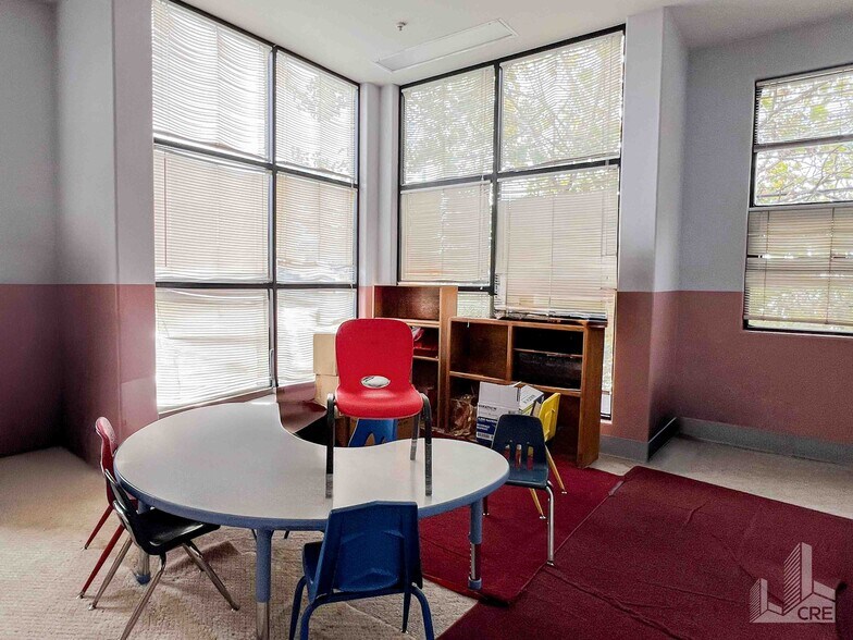More Photos Of 1011 7th Ave, Oakland Daycare Center For Sale