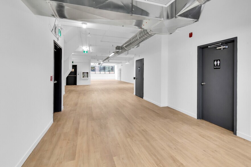 More Photos Of 146 Yonge St, Toronto Storefront Retail Office For Lease