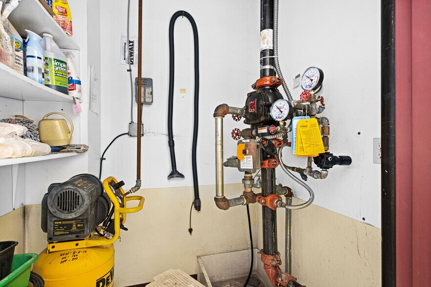 More Photos Of 202 E Superior St, Duluth Office For Sale