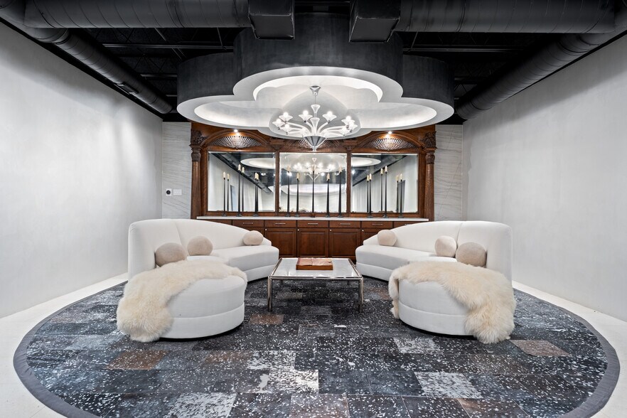 More Photos Of 1400 S Gribble St, Sherman Flex For Sale