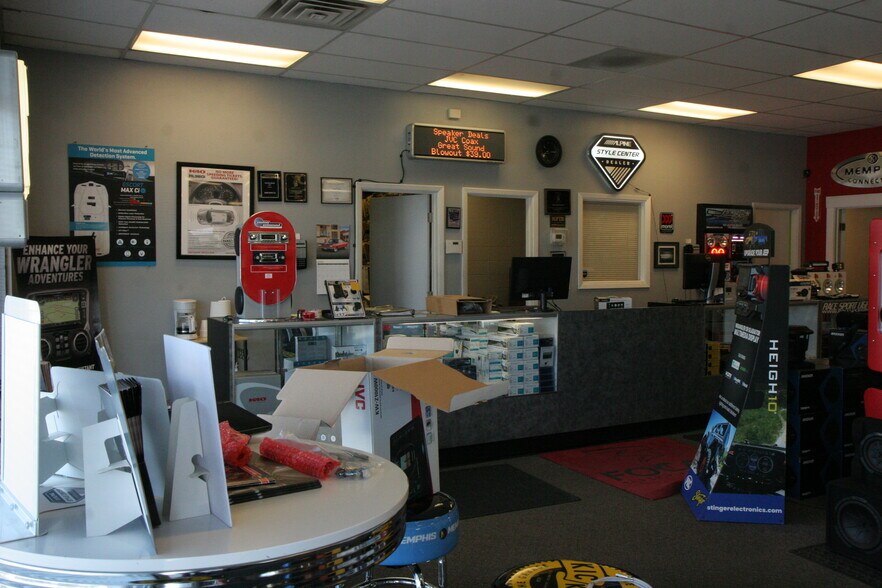 More Photos Of 4684-4688 W Chinden Blvd, Boise Freestanding For Lease