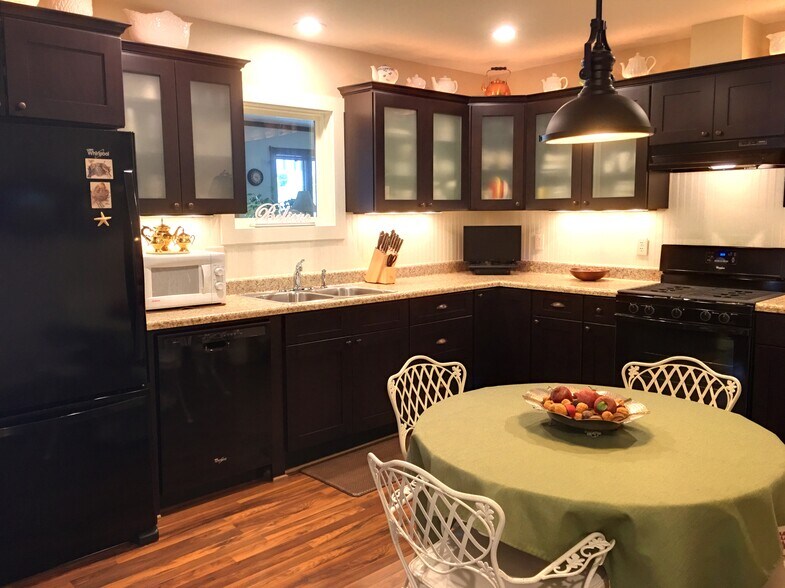 More Photos Of 444 S Beech Mountain Pky, Banner Elk Office For Sale