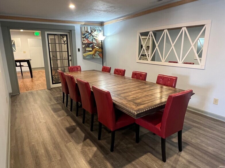 More Photos Of 128 W Walnut St, Kokomo Flex For Sale