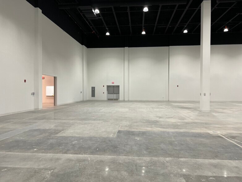 More Photos Of 159 Armour Dr NE, Atlanta Showroom For Lease