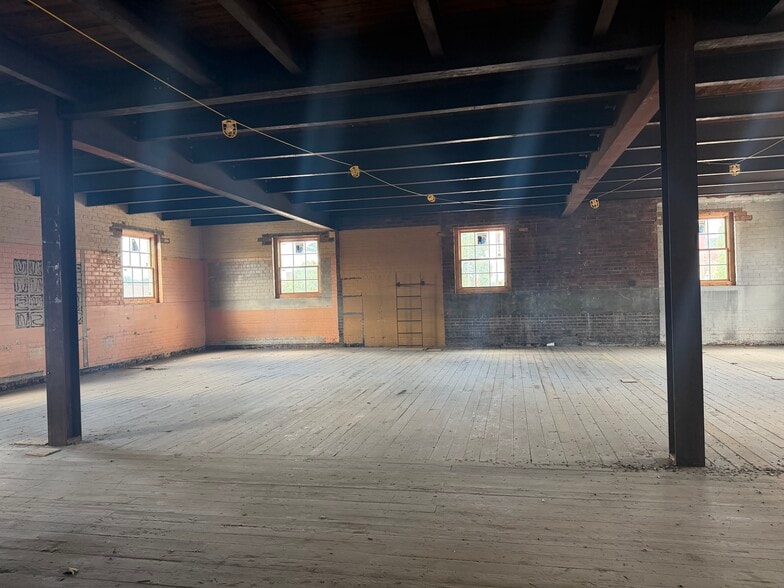 More Photos Of 120 Buffalo st, Johnson City Flex For Sale