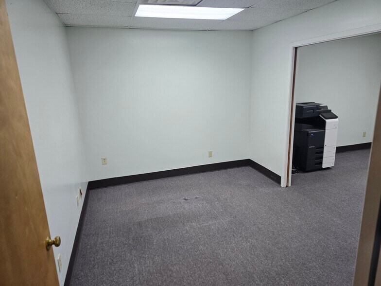 More Photos Of 157 Concord Plaza Shopping Ctr, Saint Louis General Retail For Lease