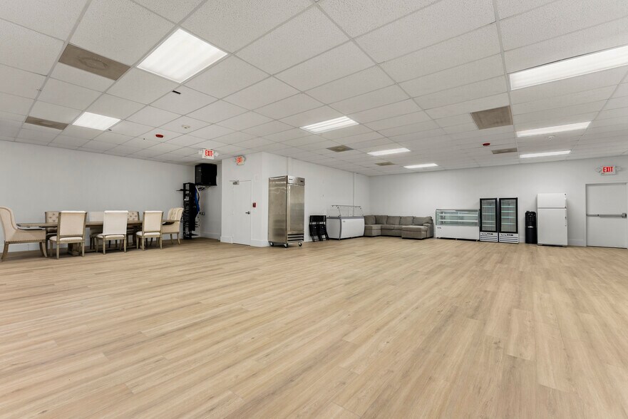 More Photos Of 2000 N Federal Hwy, Delray Beach General Retail For Lease