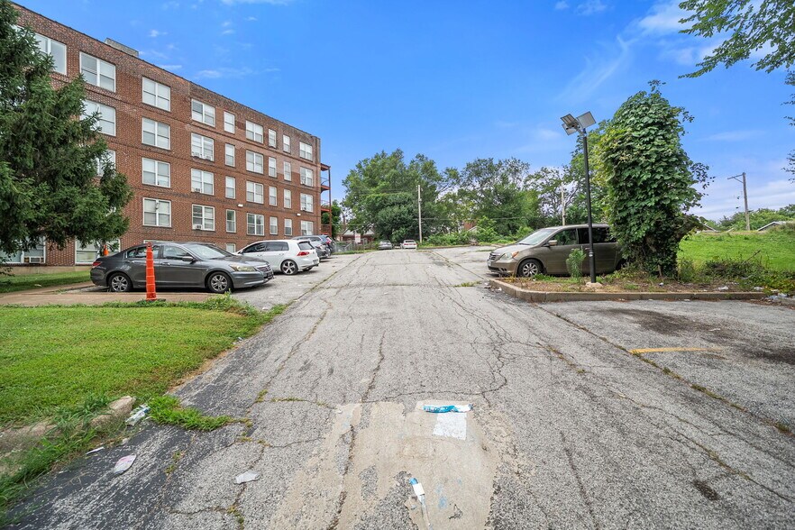 More Photos Of 8612 Halls Ferry Rd, Saint Louis Apartments For Sale