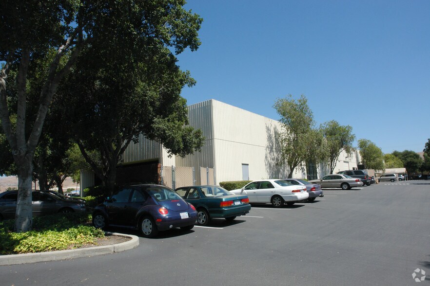 More Photos Of 650-700 E Calaveras Blvd, Milpitas Light Distribution For Lease