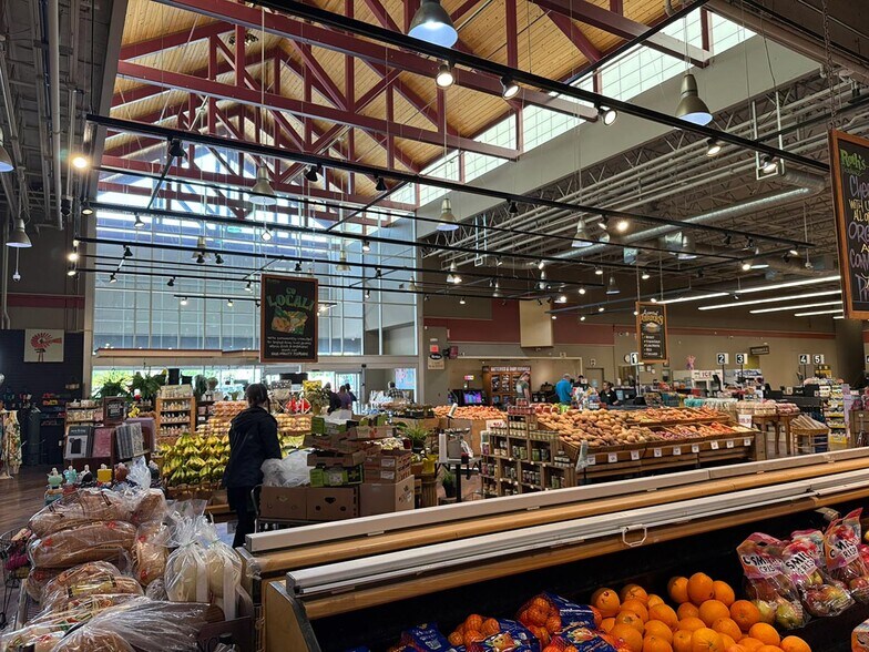 More Photos Of 4746 Portland Rd NE, Salem General Retail For Sale