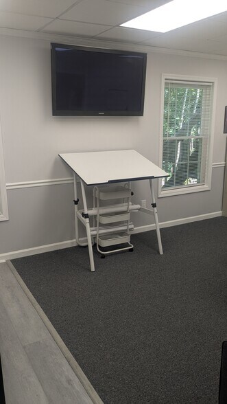 More Photos Of 39 Mill Plain Rd, Danbury Coworking Space