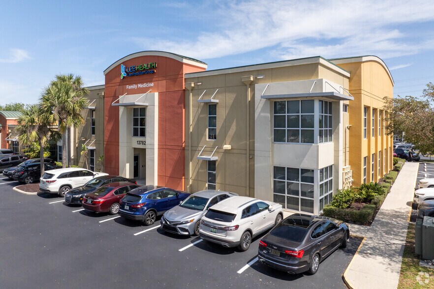 More Photos Of 13782 Plantation Rd, Fort Myers Medical For Lease