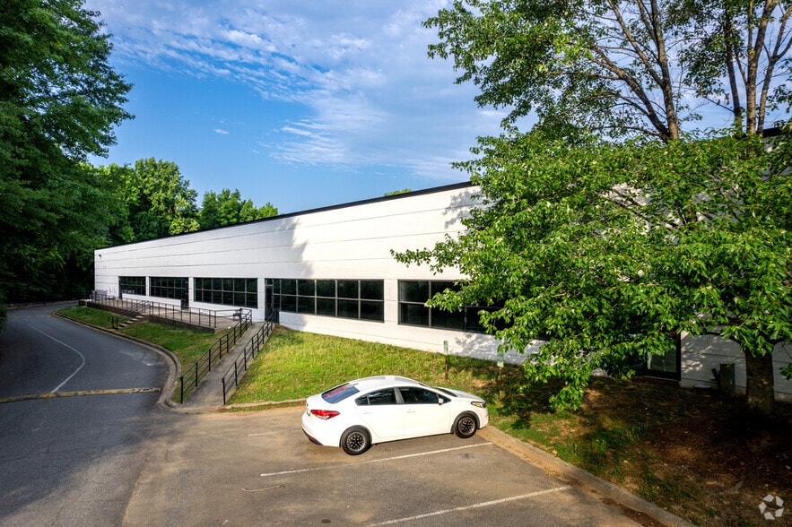 More Photos Of 1251 Arrow Pine Dr, Charlotte Unknown For Lease