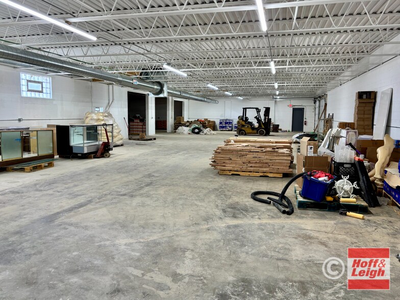 More Photos Of 26241 Cannon Rd, Bedford Heights Warehouse For Lease