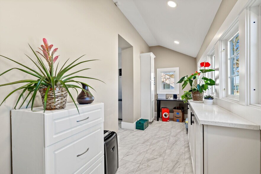 More Photos Of 2049 S Brentwood Blvd, Springfield Office For Sale