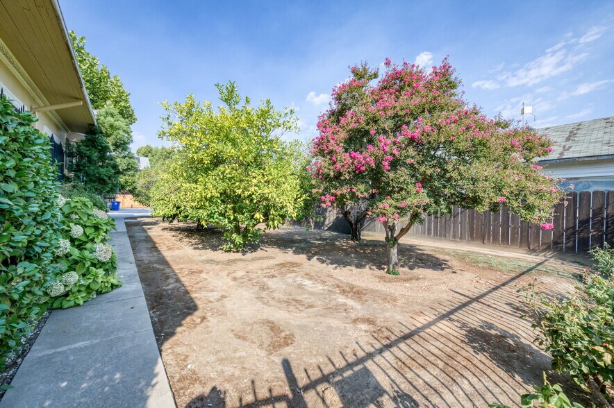 More Photos Of 807 N Van Ness Ave, Fresno Office Residential For Sale