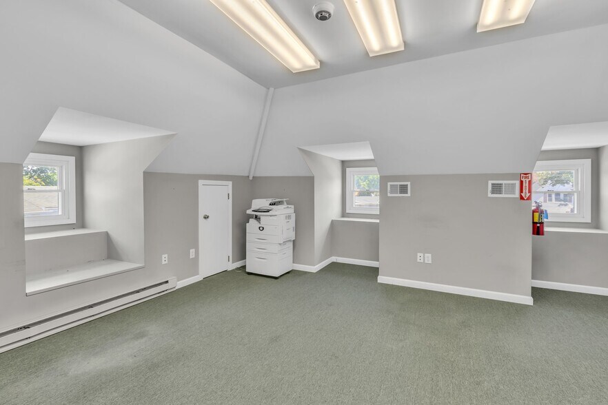 More Photos Of 110 Main St, Manchester Office Residential For Sale