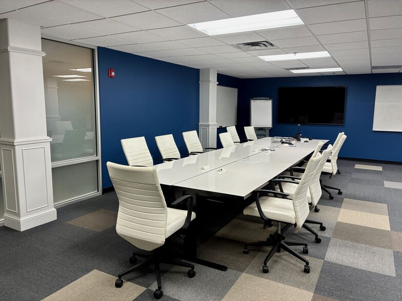 More Photos Of 125 Broadway Ave, Oak Ridge Office For Sale