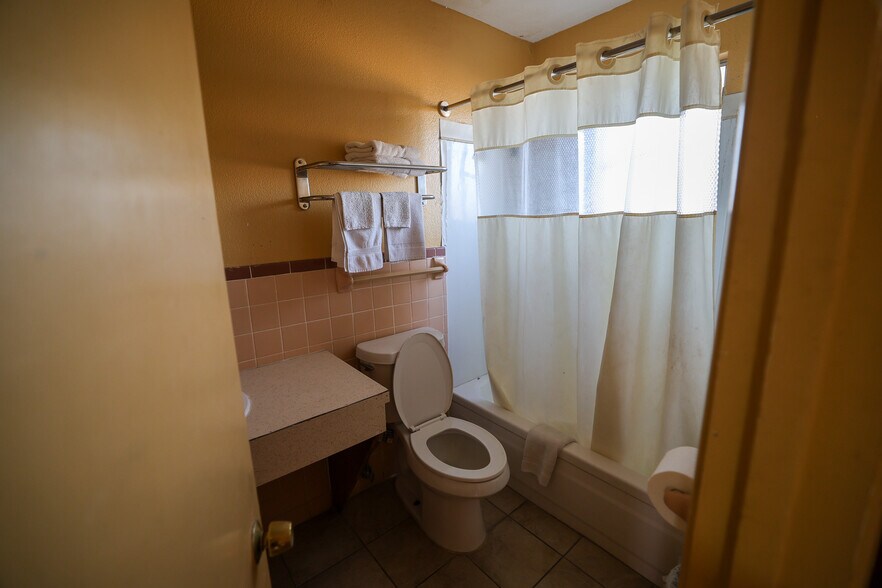 More Photos Of 205 E Broadway St, Fritch Hotel For Sale