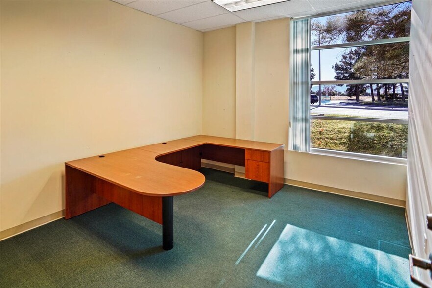 More Photos Of 42913 Capital Dr, Lancaster Flex For Sale