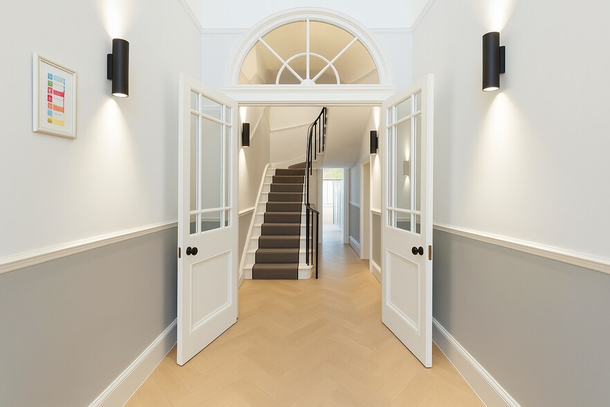 More Photos Of 33 Bedford St, London Office For Lease