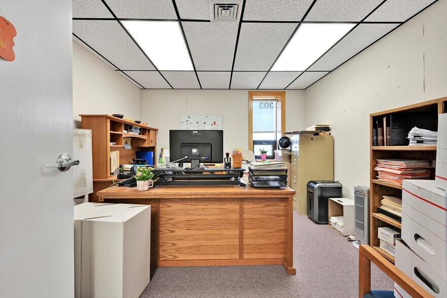 More Photos Of 2014 Laubach Ave, Northampton Office For Sale