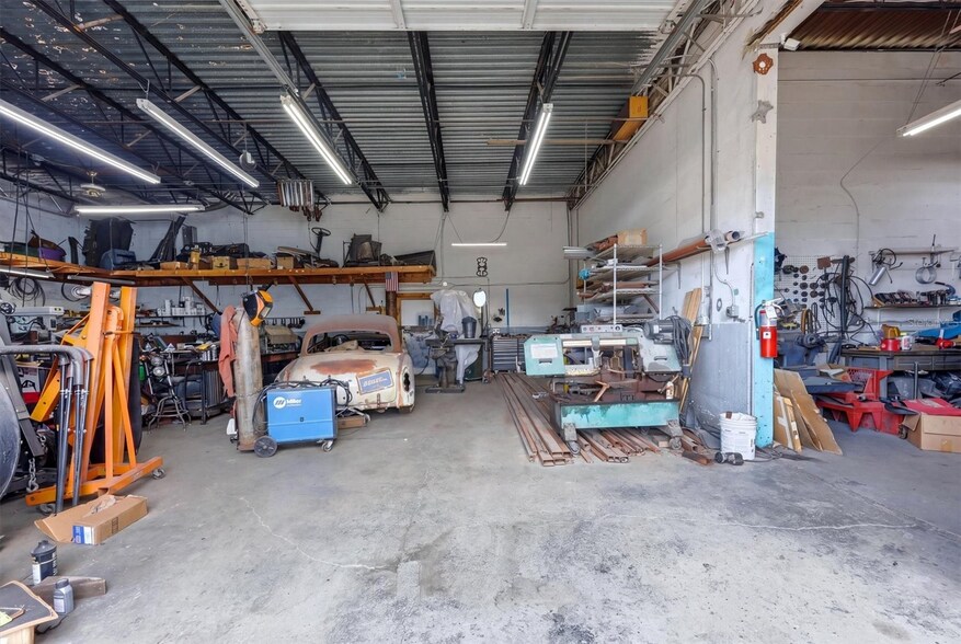 More Photos Of 629 E Venice Ave, Venice Auto Repair For Sale