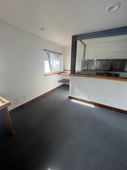 More Photos Of 11020 Trails End Ct, Truckee Flex For Lease