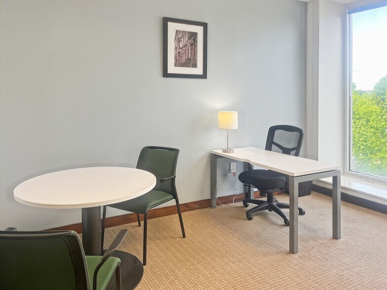 More Photos Of 5960 Fairview Rd, Charlotte Coworking Space