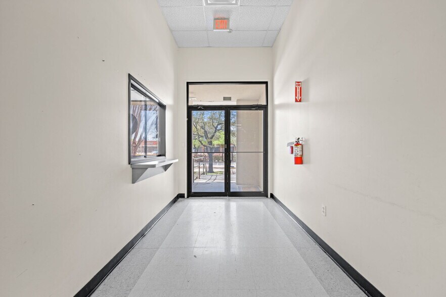 More Photos Of 1111 Digital Dr, Richardson Showroom For Sale